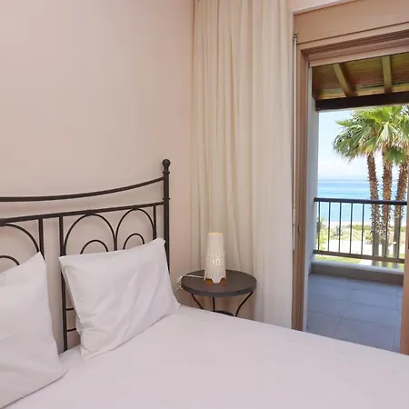 Villa Elios - Beachfront, Big Gardens, Views , Bbq Chaniotis