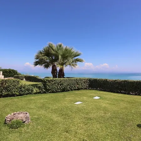 Elios - Beachfront, Big Gardens, Views , Bbq * Chaniotis