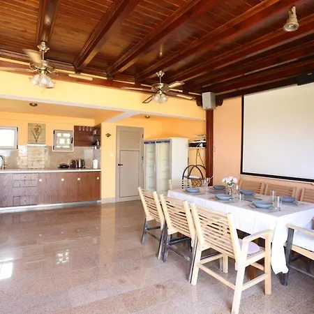 Elios - Beachfront, Big Gardens, Views , Bbq Chaniotis