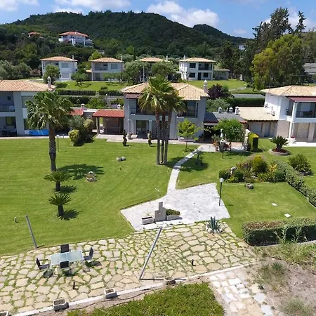 Elios - Beachfront, Big Gardens, Views , Bbq Chaniotis