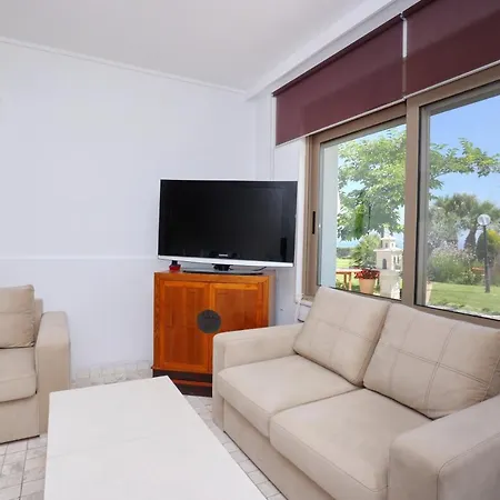 Elios - Beachfront, Big Gardens, Views , Bbq Chaniotis