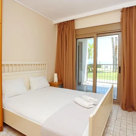 Elios - Beachfront, Big Gardens, Views , Bbq Villa *