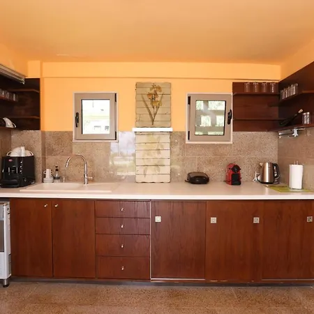 Elios - Beachfront, Big Gardens, Views , Bbq * Chaniotis