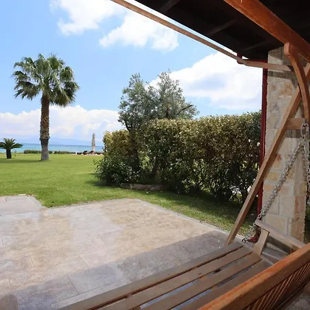 Elios - Beachfront, Big Gardens, Views , Bbq Chaniotis