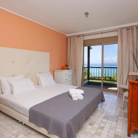 Elios - Beachfront, Big Gardens, Views , Bbq Villa Chaniotis