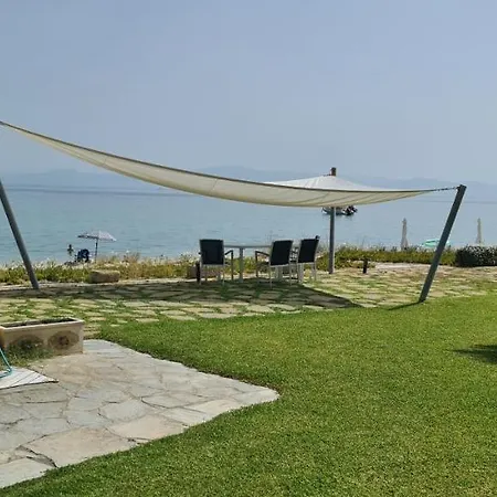 Elios - Beachfront, Big Gardens, Views , Bbq Villa Chaniotis